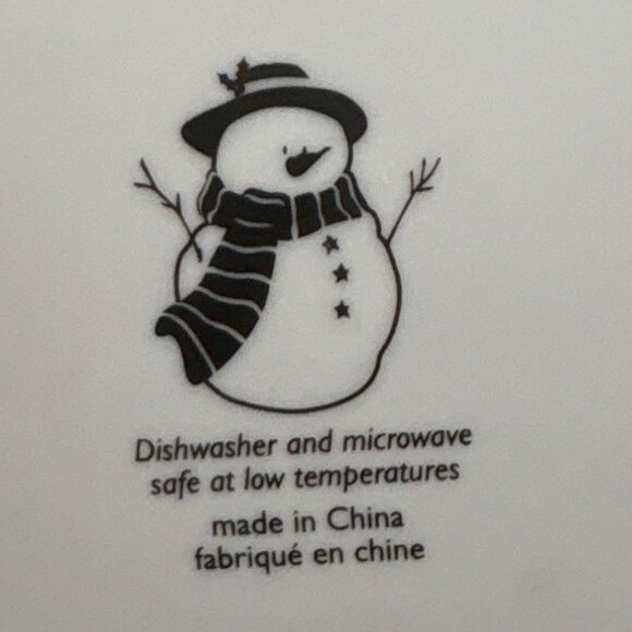 Snowman Plates Set of 4 Red Green Holiday Design 7.5 Inch Ceramic Winter Festive - Picture 3 of 4